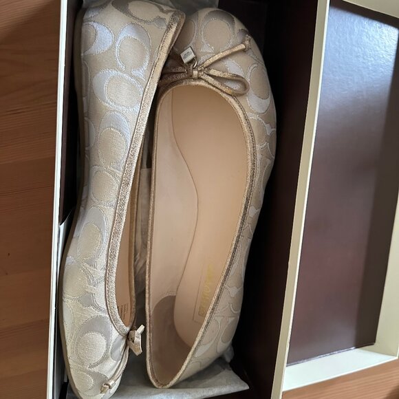 Coach Darling Poppy Ballet Flat Khaki Gold 10 - Picture 1 of 8